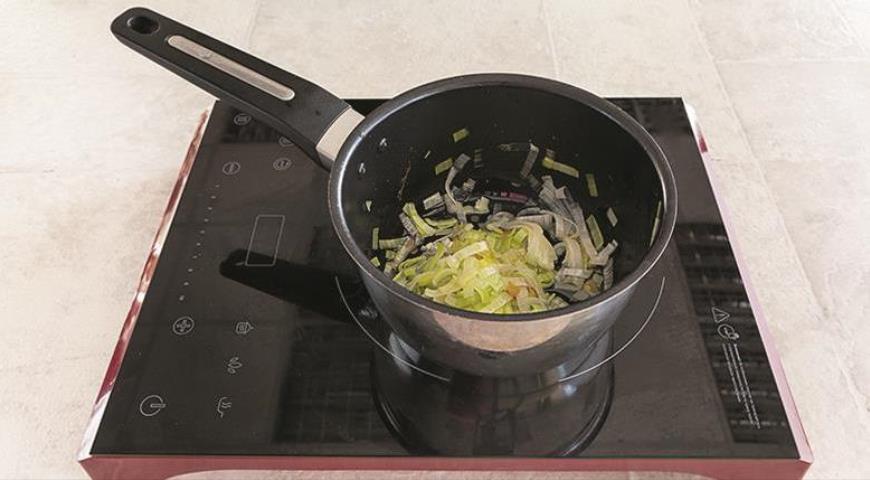 Фото приготовления рецепта: Перловка с курицей и овощами, шаг №5