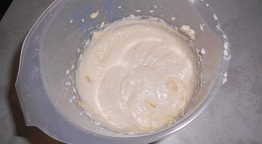 Фото приготовления рецепта: Дрожжевой пирог с вишней и рикоттой, шаг №3