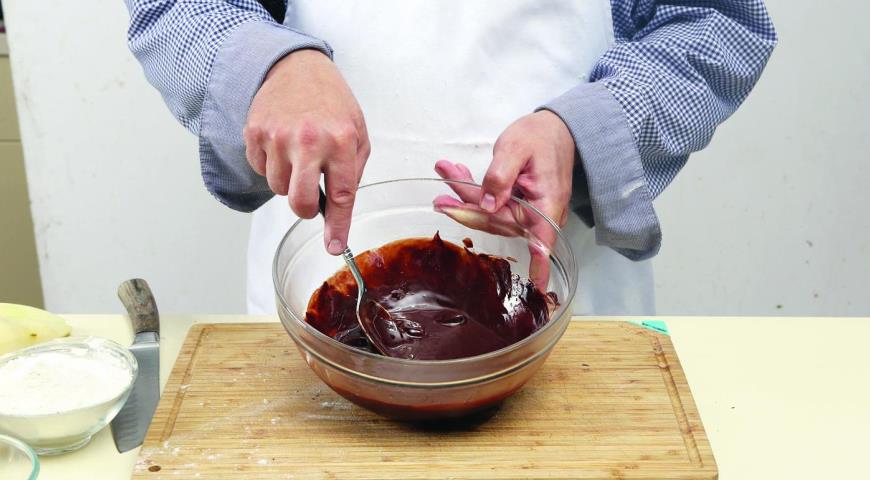 Фото приготовления рецепта: Кекс с грушами и шоколадом , шаг №2
