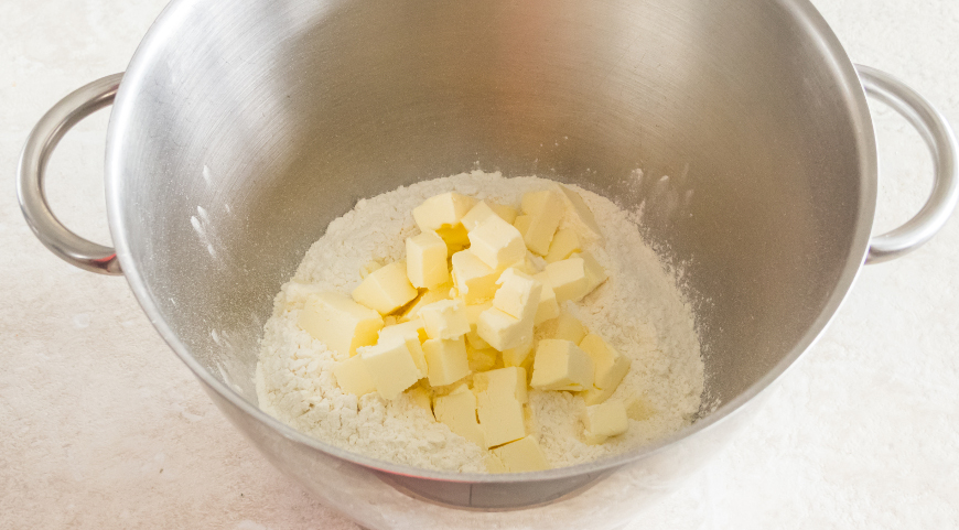Фото приготовления рецепта: Тарт с помидорами и сыром, шаг №1