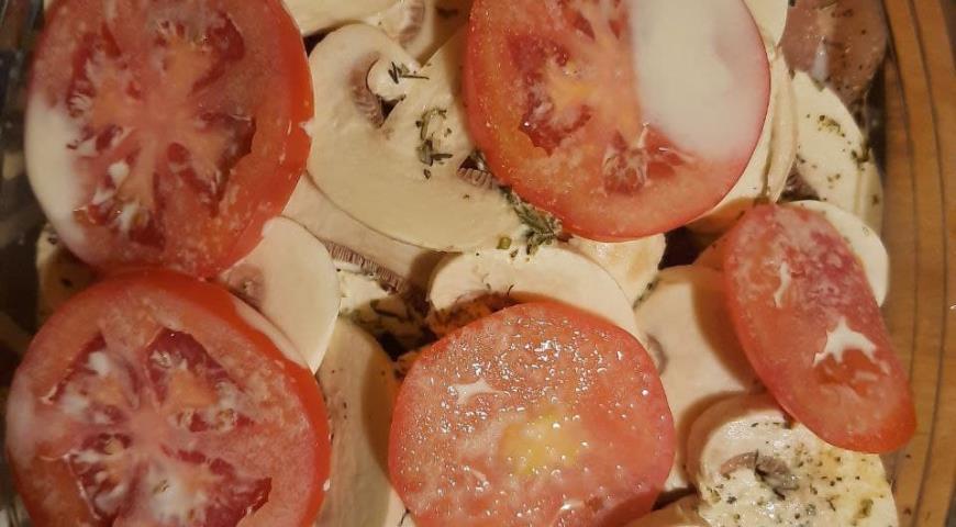 Фото приготовления рецепта: Паста с курочкой и грибами в сливочном соусе в одной посуде! , шаг №6
