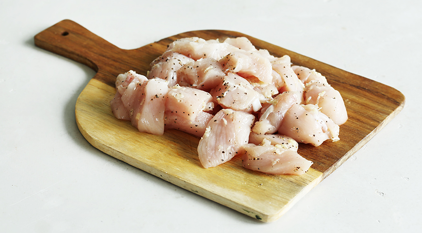 Фото приготовления рецепта: Куриные грудки в сливочном соусе на сковороде, шаг №1