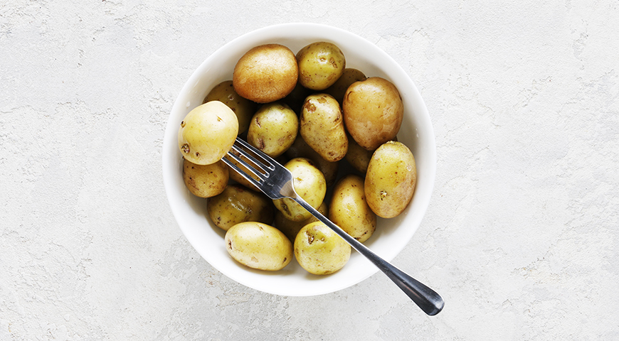 Фото приготовления рецепта: Тушеная картошка с ребрышками, шаг №1
