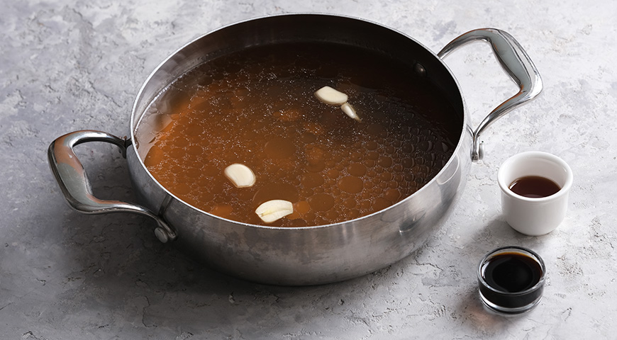 Фото приготовления рецепта: Суп с дамплингами, шаг №2