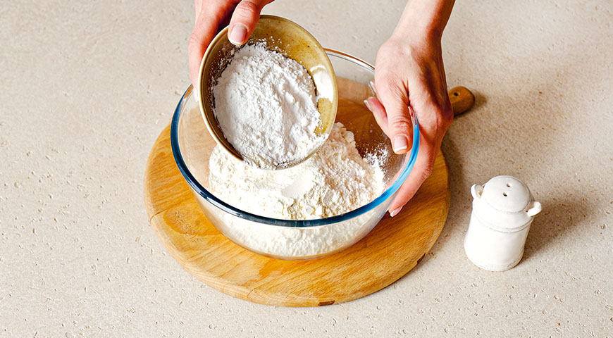 Фото приготовления рецепта: Песочный пирог с ягодами, шаг №1