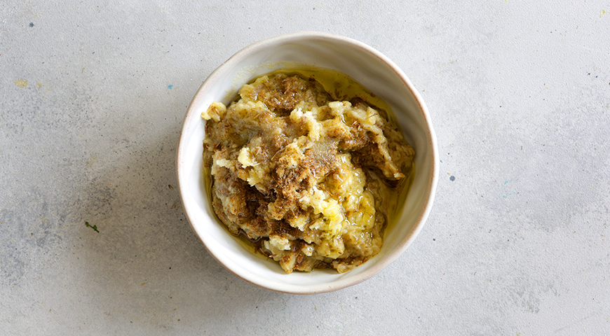 Фото приготовления рецепта: Восточные закуски из баклажанов, нута и йогурта, шаг №3