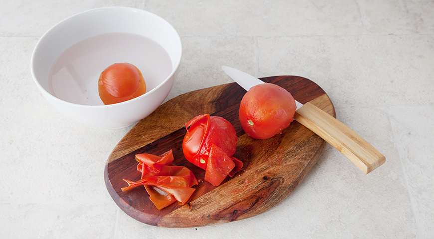 Баклажаны с помидорами и сыром в духовке, ошпаривание помидоров кипятком