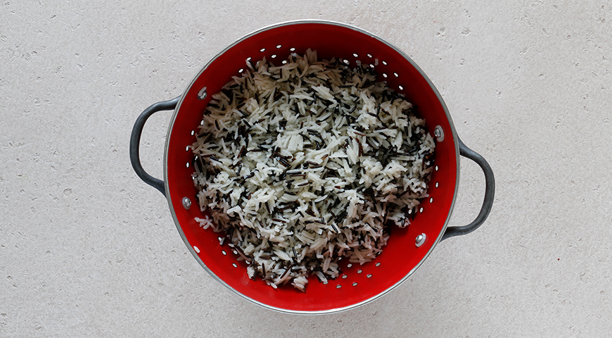 Фото приготовления рецепта: Салат из риса с цукини, шаг №1
