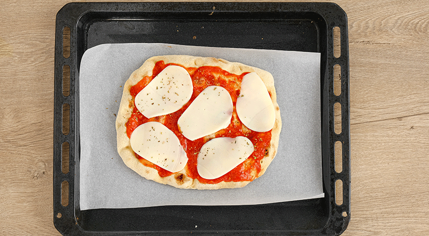 Фото приготовления рецепта: Пицца Маргарита, шаг №3