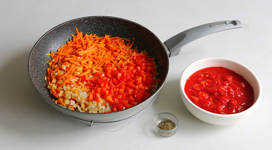 Фото приготовления рецепта: Голубцы в томатном соусе, запеченые в духовке, шаг №1