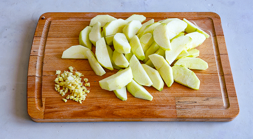 Фото приготовления рецепта: Яблочное варенье с орехами, шаг №1