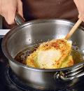 Фото приготовления рецепта: Вкусный шницель из белокочанной капусты, шаг №3