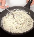 Фото приготовления рецепта: Егерский шницель в сливочном соусе на сковороде, шаг №6