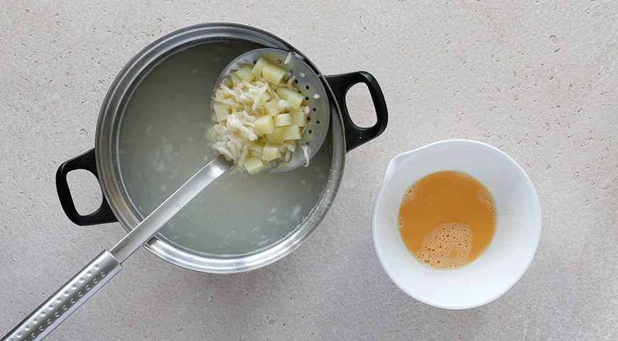 Фото приготовления рецепта: Суп затирка, шаг №3