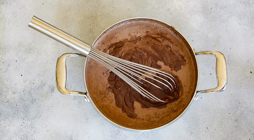 Фото приготовления рецепта: Торт «Шоколадный купол», шаг №3