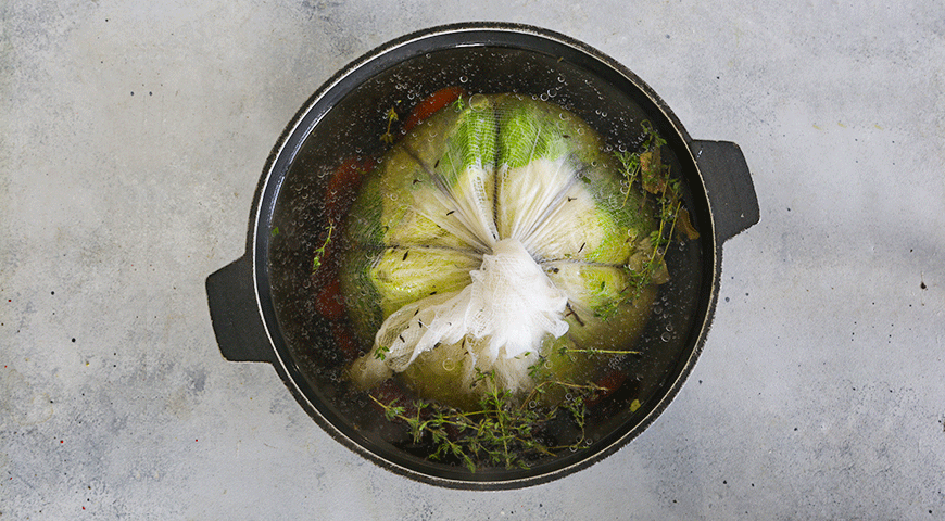 Фото приготовления рецепта: Фаршированная савойская капуста, шаг №11