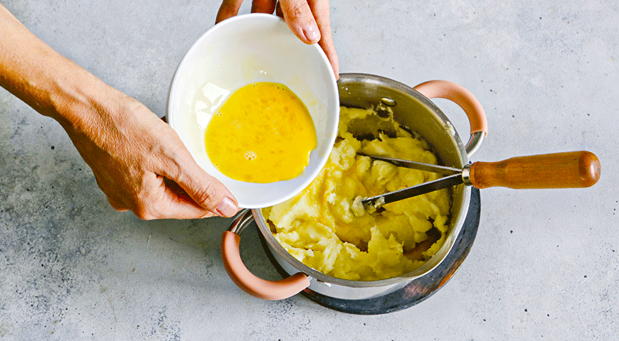 Фото приготовления рецепта: Классическое картофельное пюре, шаг №6