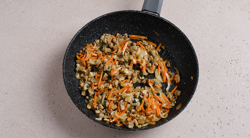 Фото приготовления рецепта: Картофельные зразы с шампиньонами, шаг №2