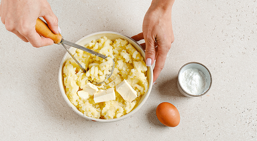 Фото приготовления рецепта: Картофельные зразы с шампиньонами, шаг №1