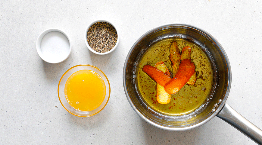 Фото приготовления рецепта: Морской окунь, запеченный с цукини в апельсиновом соусе, шаг №1