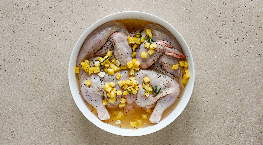Фото приготовления рецепта: Маринованная курица на сковороде, шаг №2