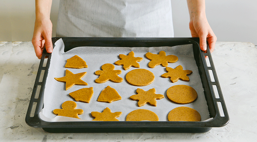 Фото приготовления рецепта: Имбирное печенье с сахарным декором, шаг №8