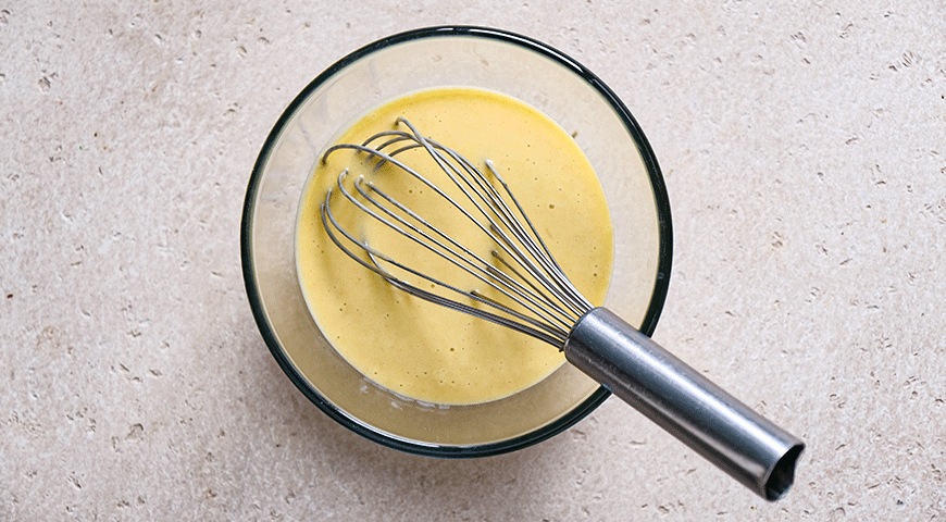 Фото приготовления рецепта: Сельдь в горчичном и клюквенном соусе, шаг №3