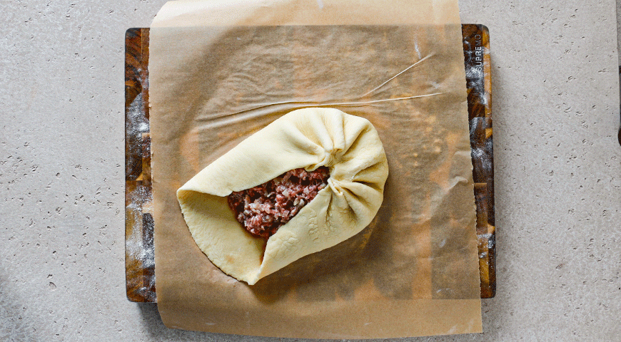 Фото приготовления рецепта: Осетинский пирог с говядиной, шаг №6