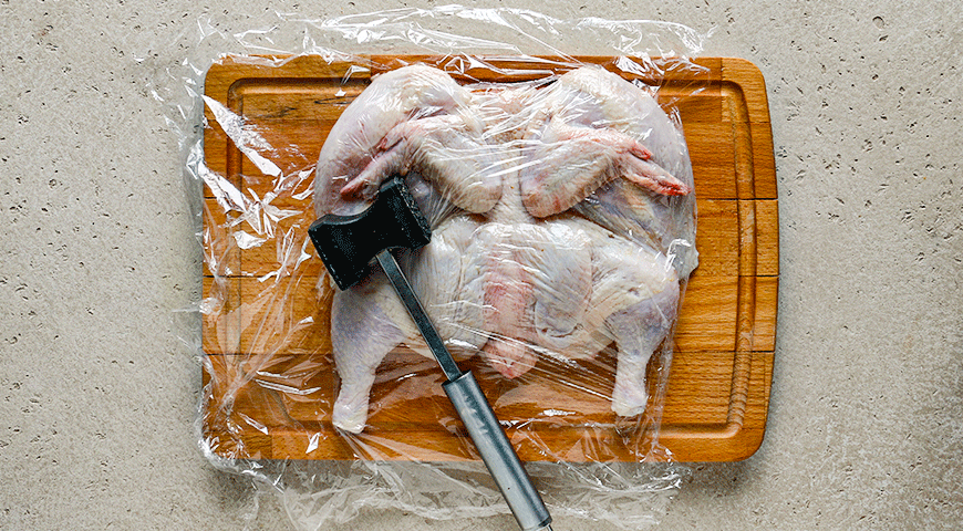 Фото приготовления рецепта: Маринованная курица на сковороде, шаг №1