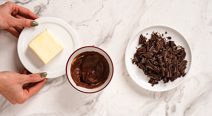 Фото приготовления рецепта: Шоколадный мусс с желатином под малиновым соусом, шаг №1